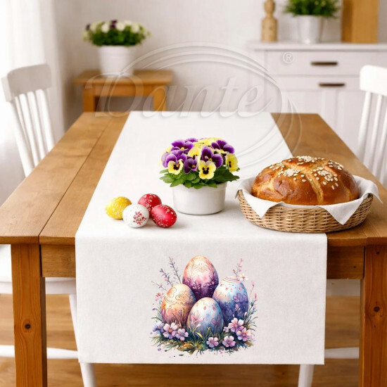 Obrus ​​fialovej kraslice medzi kvetinkami - UVEL/26/025